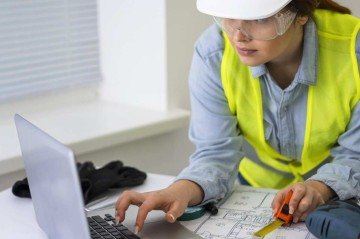 Alunos do curso técnico em segurança do trabalho do Senac-DF aprendem a identificar e mitigar riscos, contribuindo para ambientes profissionais mais seguros - (crédito: Freepik) Alunos do curso técnico em segurança do trabalho do Senac-DF aprendem a identificar e mitigar riscos, contribuindo para ambientes profissionais mais seguros - (crédito: Freepik)