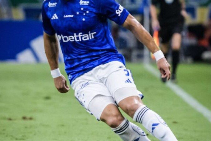 MARLON - Jogador mais equilibrado da linha defensiva com contribuição na defesa para afastar o perigo e participou de contra-ataque em chutou ao gol e obrigou Rafael a fazer defesa difícil. Deu lugar a Kaiki Bruno no intervalo. Nota - 6,5. Foto: Gustavo Aleixo/Cruzeiro