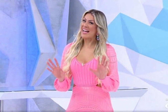 Renata Fan, apresentadora do Jogo Aberto na Band -  (crédito: Reprodução de TV)