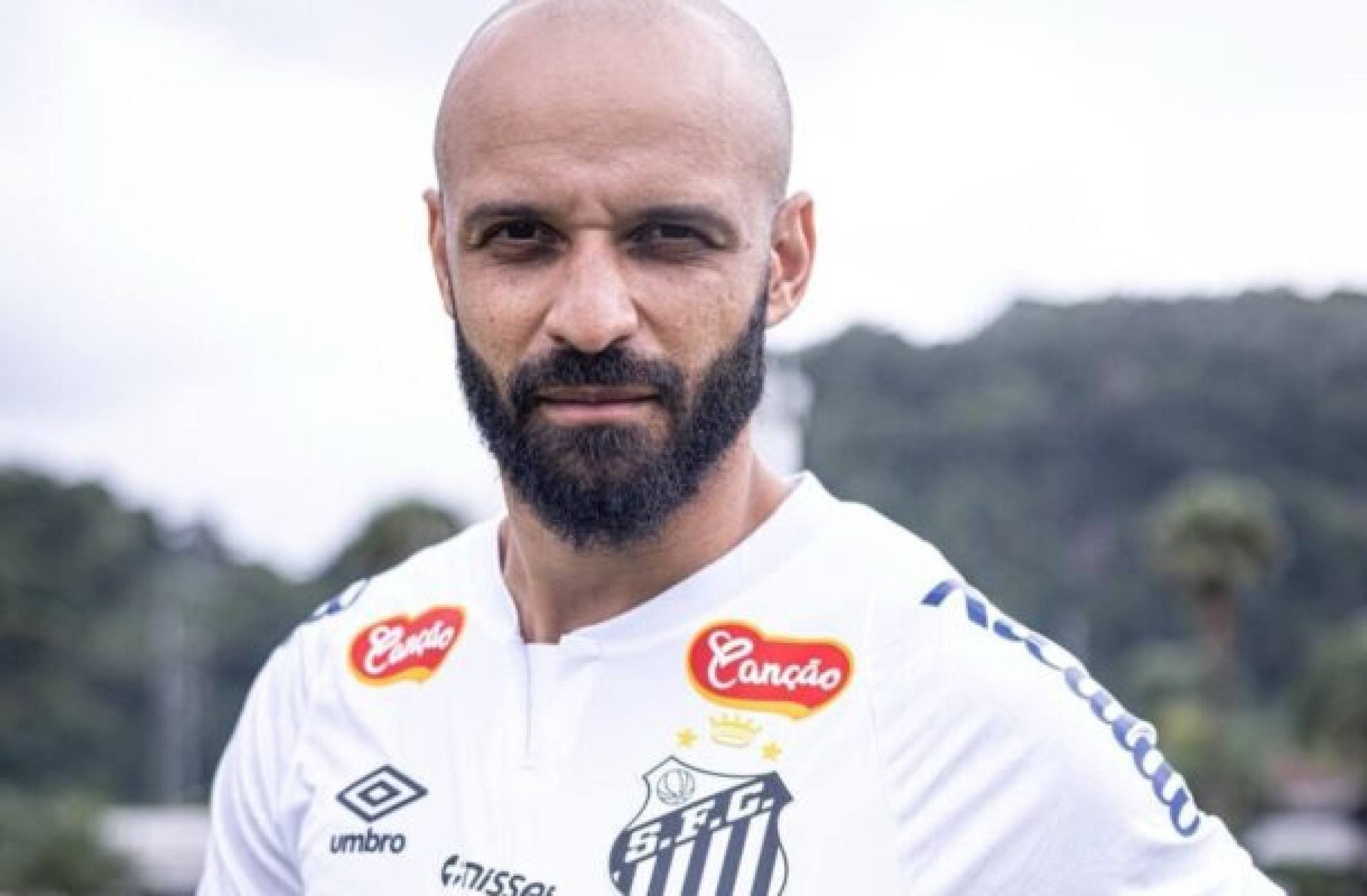 Santos apresenta oficialmente o meia Thaciano: ‘Pronto para um novo desafio’