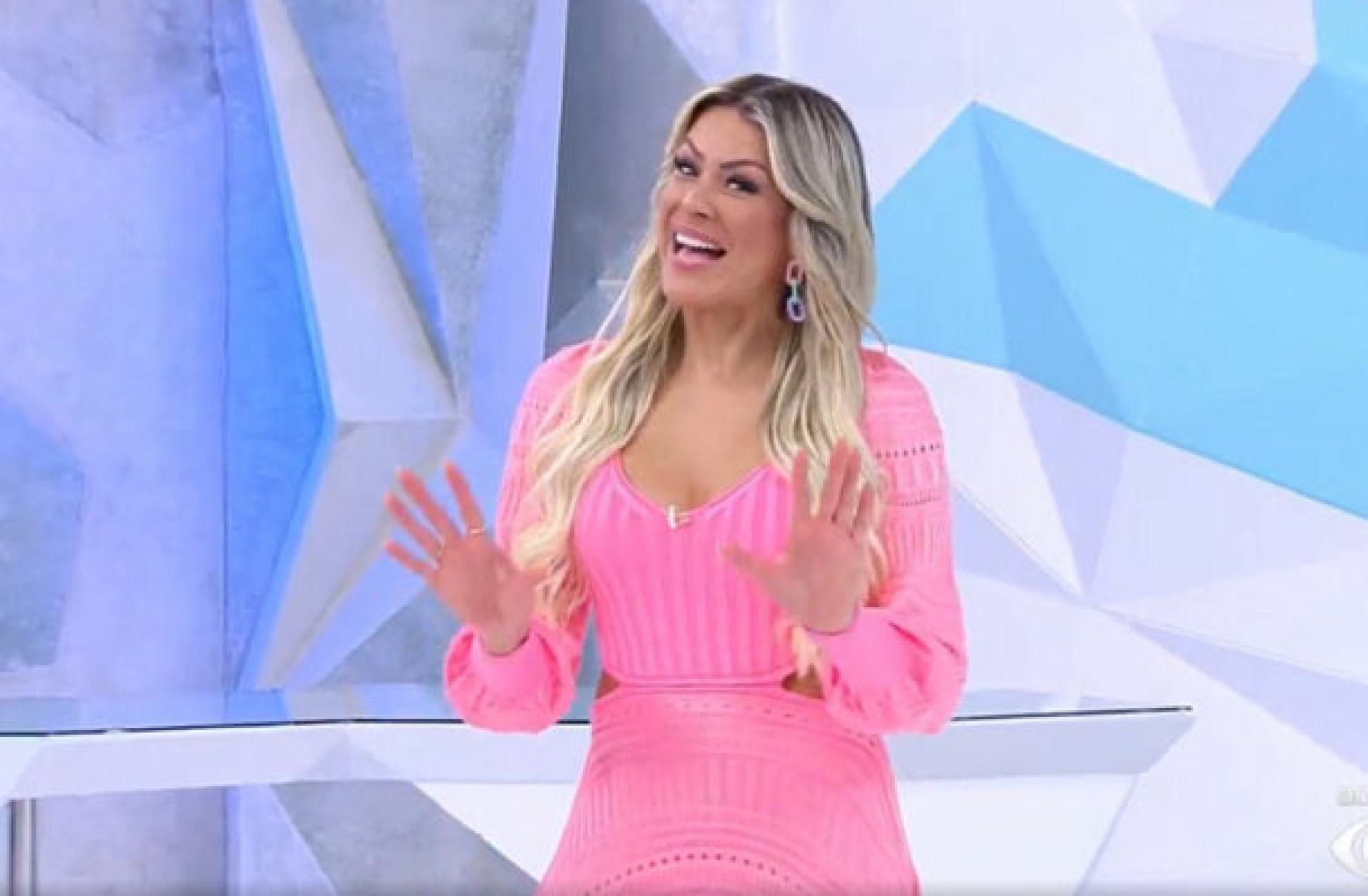 Renata Fan, apresentadora do Jogo Aberto na Band -  (crédito: Reprodução de TV)