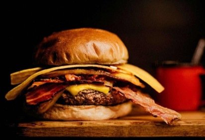 O Dia Mundial do Hambúrguer, celebrado em 28 de maio, mobiliza restaurantes e hamburguerias com promoções e lançamentos especiais -  (crédito: Reprodução/Freepik)