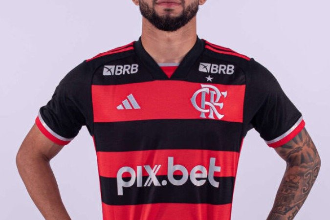 ZÉ WELINTON - Estava fazendo um grande jogo e era um dos destaques do Flamengo. Conseguiu apoiar bem ao ataque e levar perigo nos cruzamentos. No entanto, fez o pênalti nos minutos finais da partida que comprometeu o resultado. NOTA 7,0 - Foto: Paula Reis / Flamengo