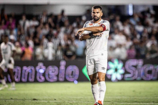 RINCÓN - Deixou alguns espaços pelo meio, mas não comprometeu. Saiu por cansaço no segundo tempo. NOTA: 5,5