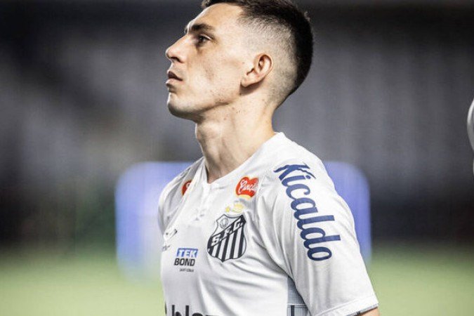 ESCOBAR - Mirassol encontrou muito espaço pelo lado esquerdo. Foi substituído no segundo tempo, mas o problema persistiu. NOTA: 5,0