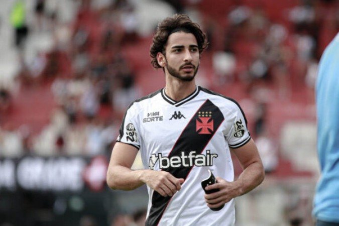 JP - Retornando de lesão, o jovem apareceu e tentou dar ritmo ao meio-campo, mas sem tanto sucesso. Saiu no intervalo. NOTA: 5,0 - Foto: Matheus Lima / Vasco da Gama