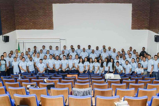 Antes de entrarem em campo, árbitros do Candangão passam por aulas teóricas