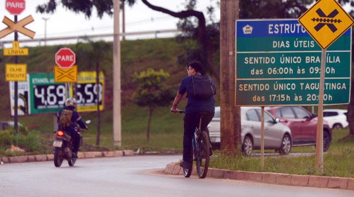 O preço da gasolina chegou a R$ 6,59 por litro. Já o etanol era vendido a R$ 4,69 e o diesel, a R$ 5,99 -  (crédito: Ed Alves/CB/D.A Press)