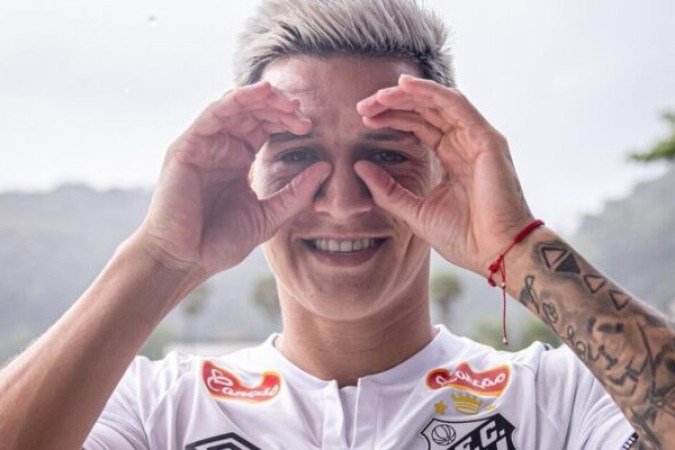 LEO GODOY - Entrou no lugar de Soteldo, mas não conseguiu segurar a posse de bola e criar jogadas ofensivas. NOTA: 5,5