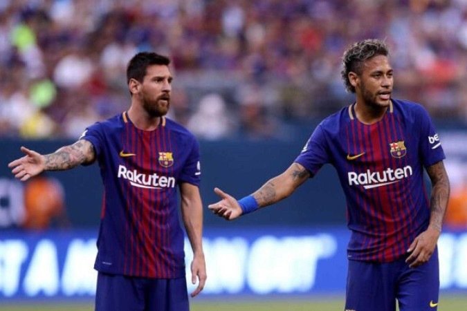 EAST RUTHERFORD, NJ - JULY 22: Lionel Messi #10 and Neymar #11 of Barcelona react to the way Juventus lined up for a kick in the first half during the International Champions Cup 2017 on July 22, 2017 at MetLife Stadium in East Rutherford, New Jersey. (Photo by Elsa/Getty Images)
- (crédito: Getty Images) EAST RUTHERFORD, NJ - JULY 22: Lionel Messi #10 and Neymar #11 of Barcelona react to the way Juventus lined up for a kick in the first half during the International Champions Cup 2017 on July 22, 2017 at MetLife Stadium in East Rutherford, New Jersey. (Photo by Elsa/Getty Images)
- (crédito: Getty Images)