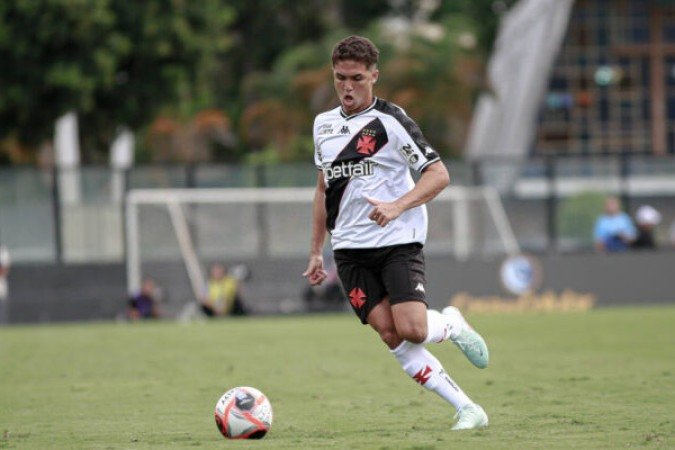 PAULO RICARDO - Mais uma vez o lateral-direito foi um dos melhores em campo. Muito bem na parte ofensiva, criando chances de gol para o Vasco. NOTA: 7,0 - Foto: Matheus Lima / Vasco da Gama