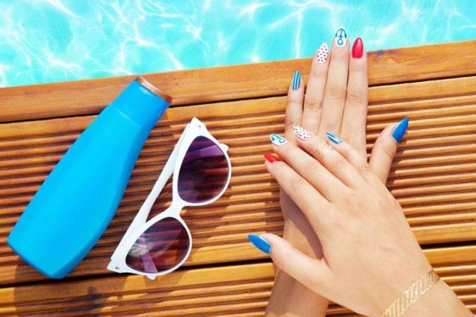 Com alguns hábitos simples, é possível fortalecer as unhas e mantê-las protegidas contra os danos típicos do verão (Imagem: NinaMalyna | Shutterstock) - (crédito: EdiCase) Com alguns hábitos simples, é possível fortalecer as unhas e mantê-las protegidas contra os danos típicos do verão (Imagem: NinaMalyna | Shutterstock) - (crédito: EdiCase)