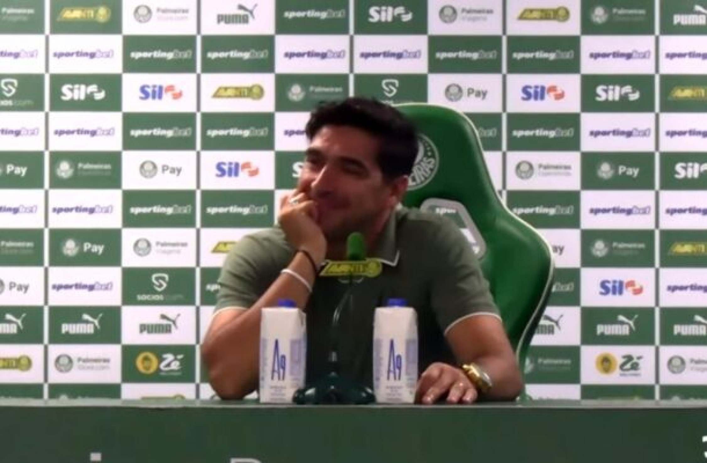 Saiba qual era o alvo do Palmeiras citado por Abel Ferreira