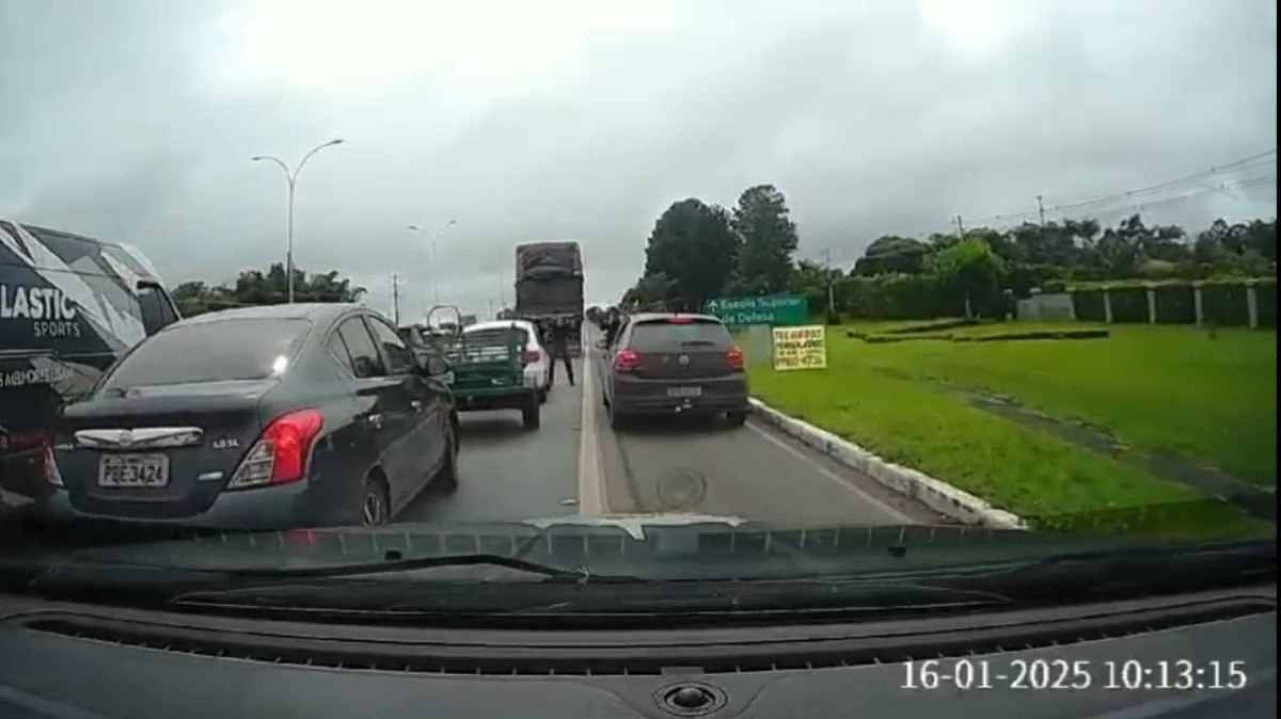 Vídeo mostra prisão de delegado que atirou em três mulheres; veja