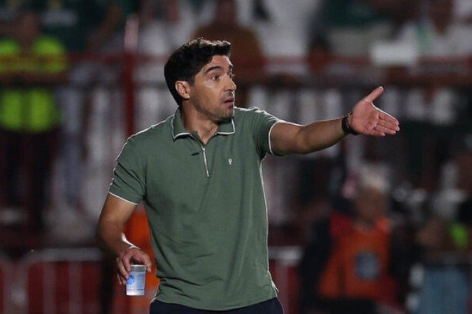 Há um grande contraste nos bancos de reservas. Enquanto o Palmeiras tem o trabalho mais longevo e vitorioso da elite nacional atualmente, com Abel Ferreira no comando desde o fim de 2020, Paulo Comelli, de 64 anos, firmou contrato com o Noroeste em novembro do ano passado e fará apenas sua segunda partida no cargo. Foto: Cesar Greco/Palmeiras