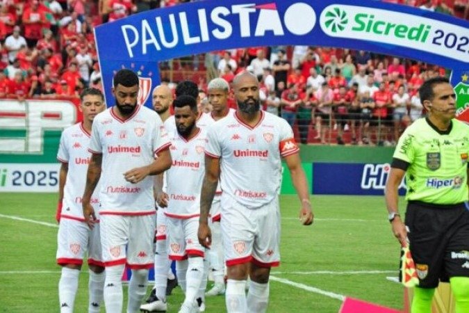 A partida marca a reinauguração do estádio Alfredo de Castilho, que passou por ampla reforma com troca de gramado, além da modernização de camarotes e vestiários. A expectativa é de casa cheia, com mais de 13 mil pagantes, em atmosfera favorável para o time da casa pelo reencontro com o torcedor em um jogo do Paulistão após mais de uma década e contra um adversário de peso. Foto:  Bruno Freitas/Noroeste