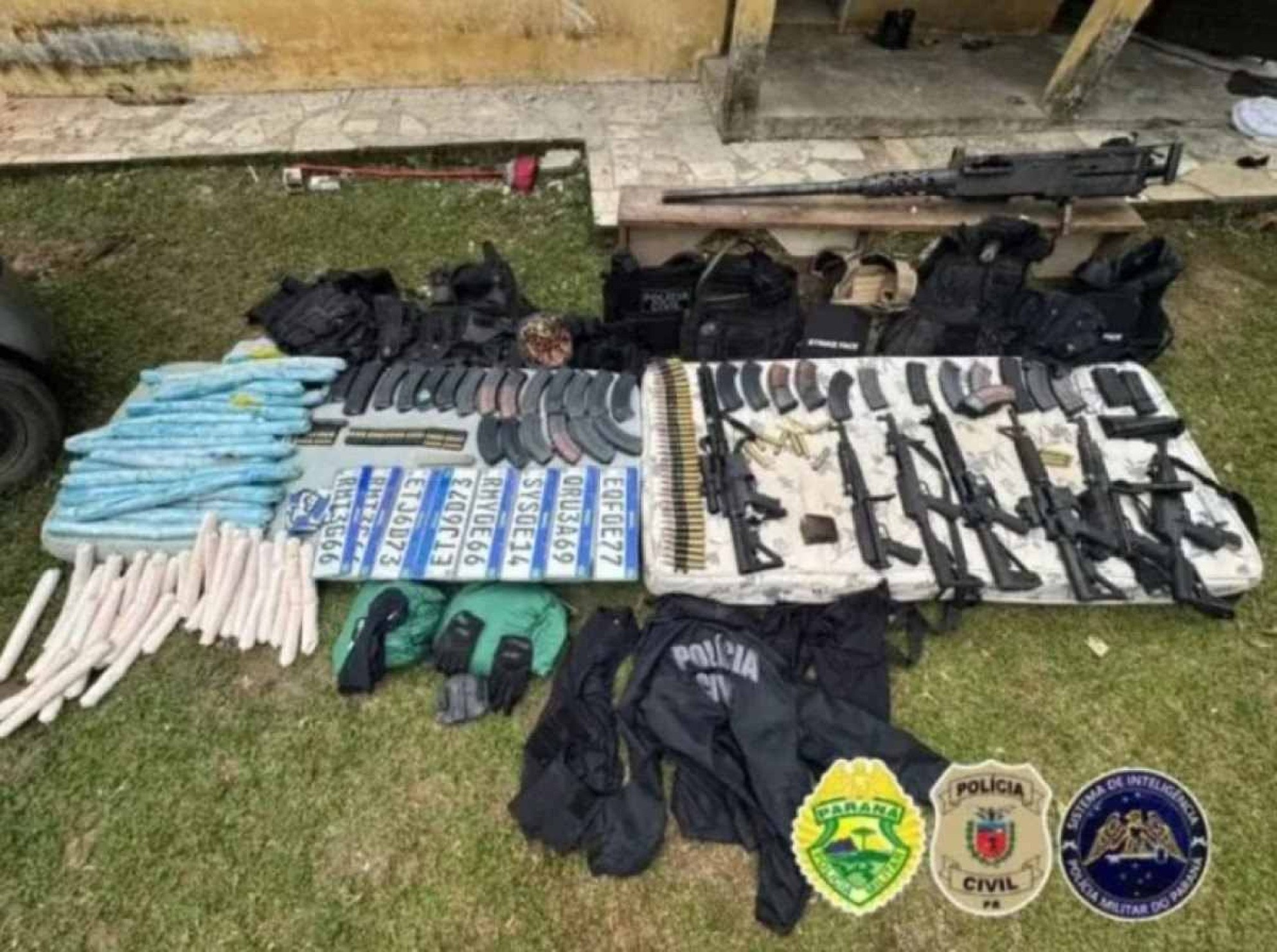 Arsenal de guerra é apreendido no Paraná; seis pessoas morrem