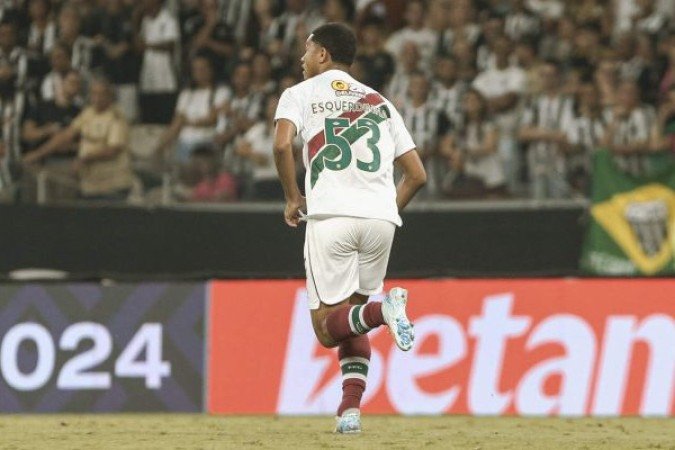ESQUERDINHA - Entrou aos 31 do segundo tempo no lugar de Rafael Monteiro e não comprometeu, mas também não apareceu tanto - Nota: 6,5 - Foto: Marcelo Gonçalves/FFC
