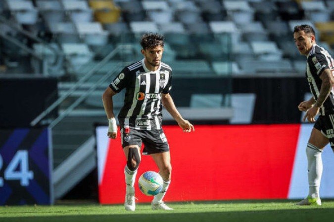 GUSTAVO SCARPA- Mudou de posição com Cuca. Atuou por dentro, próximo de Hulk. Contudo, ainda precisa se entrosar com o esquema tático novo de Cuca. NOTA: 6,0 - FOTO: Pedro Souza / Atlético