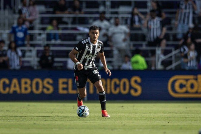 FAUSTO VERA - Assim como todo o meio de campo, não conseguiu aparecer muito e esteve mais preocupado em marcar o ataque do Cruzeiro. NOTA: 6,0 - FOTO: Pedro Souza / Atlético