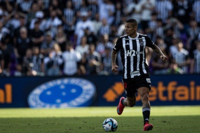 GUILHERME ARANA - Atuação abaixo de quem se espera muito. Não conseguiu aparecer como de costume no campo ofensivo. NOTA: 5,5 - FOTO: Pedro Souza / Atlético