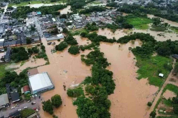 Governo de Mato Grosso criou uma sala de situação para monitorar e atender aos municípios afetados pelas chuvas intensas -  (crédito: Divulgação/Governo do Mato Grosso)