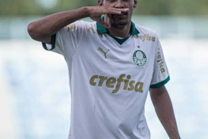 LUIGHI - Levou perigo em uma boa finalizaÃ?Â§Ã?Â£o no primeiro tempo, mas teve momentos apagados no jogo. No segundo tempo, saiu para a entrada de Thalys. NOTA 5,5 - Foto: Instagram Luighi 