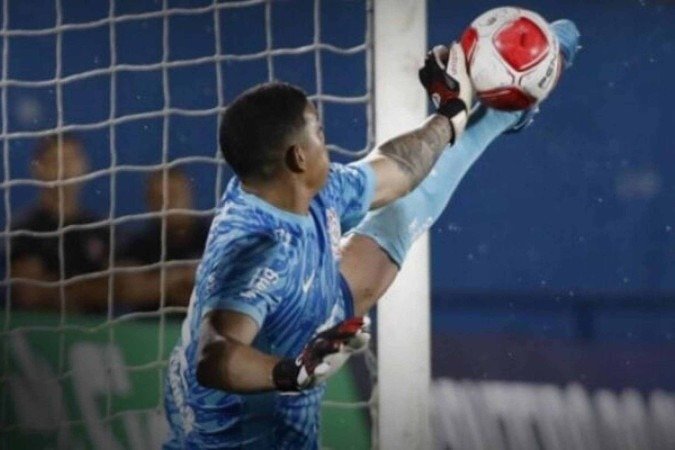 Kauê, do Corinthians, na defesa do último pênalti - (crédito: Foto: Divulgação/Corinthians) Kauê, do Corinthians, na defesa do último pênalti - (crédito: Foto: Divulgação/Corinthians)