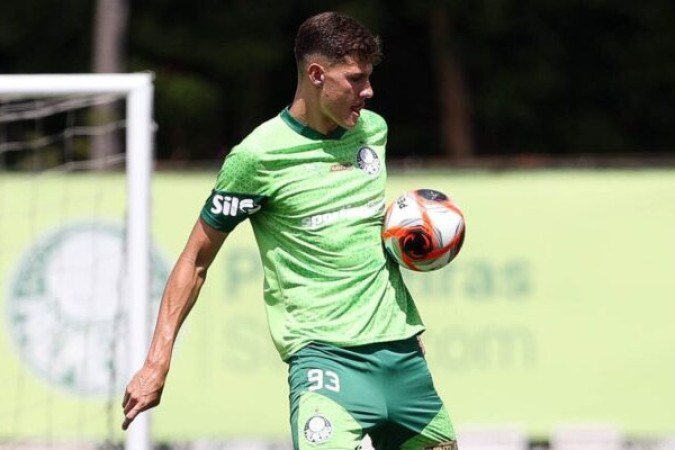 BERNEDETTI - Foi bem nas jogadas de bola aérea, mas assim como seu companheiro de zaga, esteve desatento na marcação no momento do gol do Noroeste. NOTA 5,0 - Foto: Cesar Greco/Palmeiras