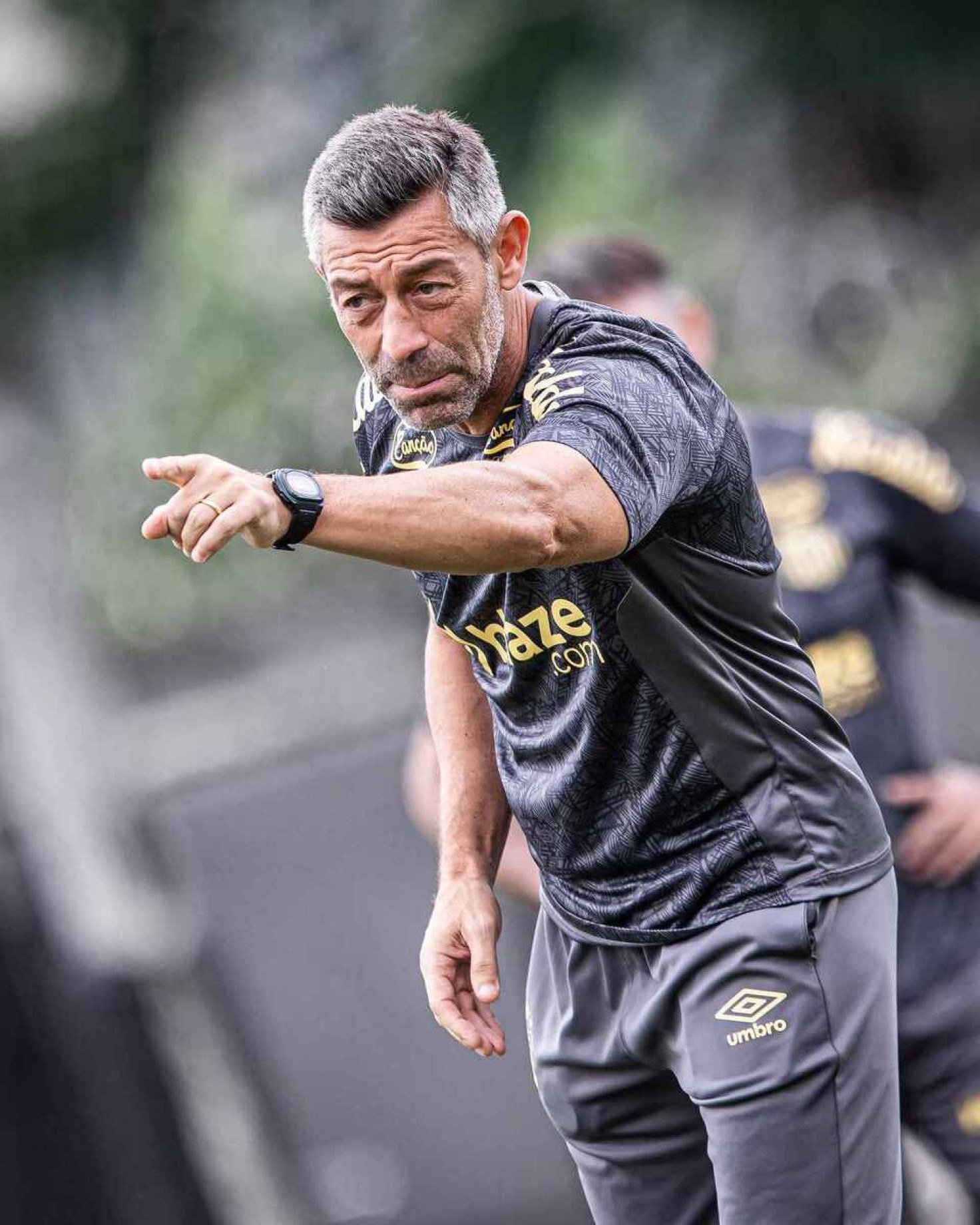Santos vê dois nomes 'na frente' para possível novo técnico do clube; veja bastidores
