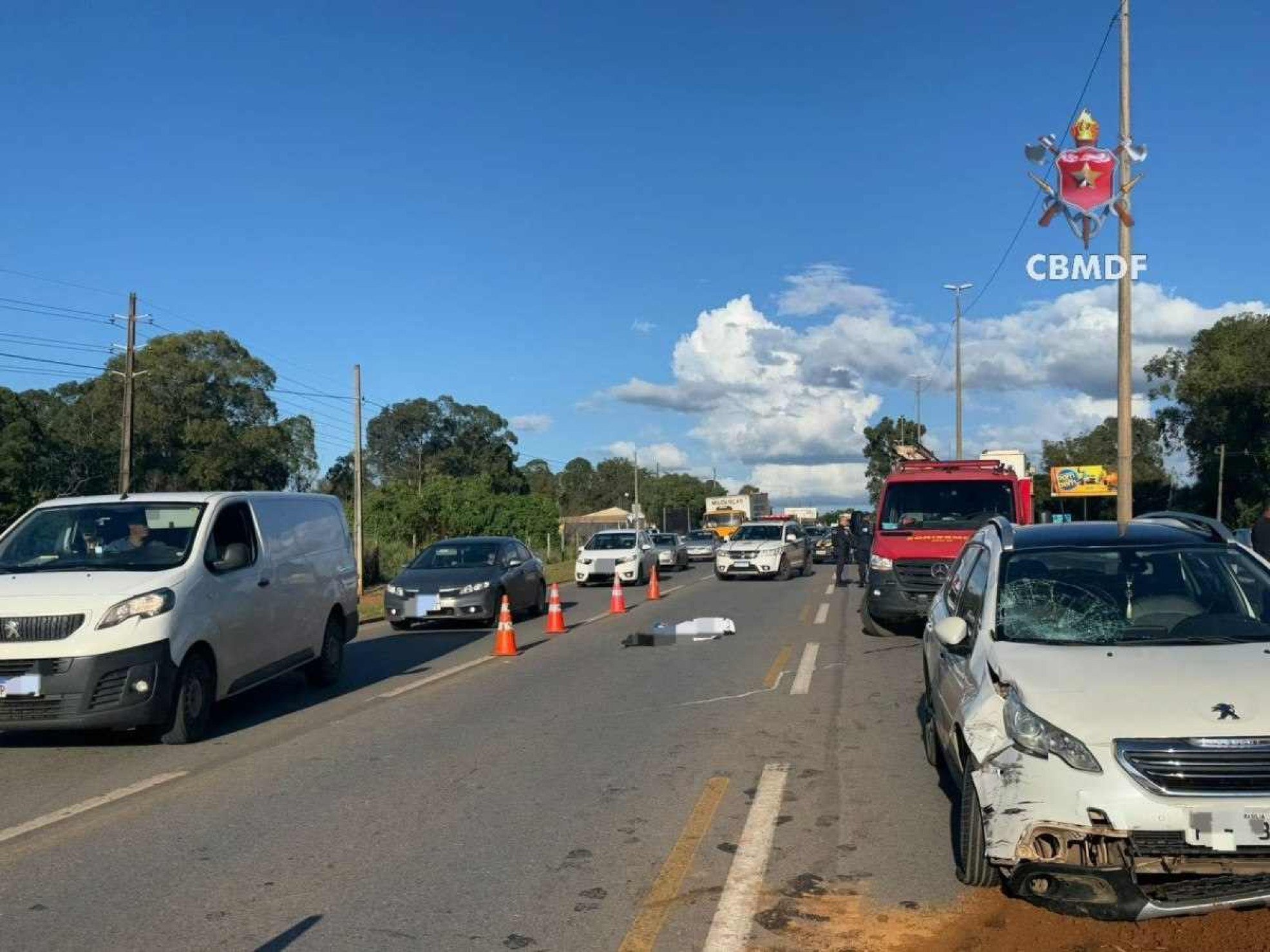 Homem morre após colisão entre carro e mobilete na BR-070