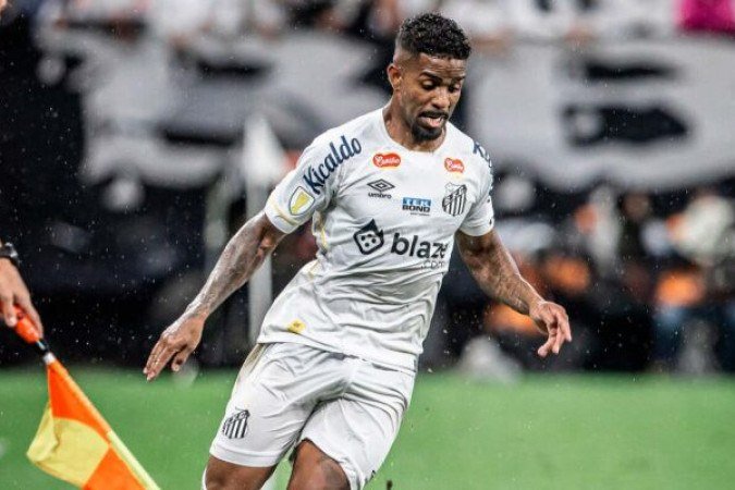 HAYNER - Entrou no lugar de Guilherme, em uma alteração difícil de entender, e apareceu pouco na partida. Nota: 5,5 - Foto: Raul Baretta/ Santos FC