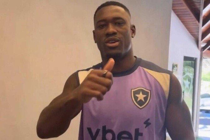 Bastos em sua reapresentação ao Botafogo -  (crédito: Foto: reprodução Botafogo TV)