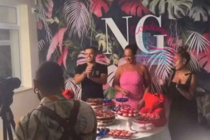Registro da comemoração de aniversário da mãe de Neymar ao lada da filha, Rafaella Santos - (crédito: Foto: Reprodução / Instagram) Registro da comemoração de aniversário da mãe de Neymar ao lada da filha, Rafaella Santos - (crédito: Foto: Reprodução / Instagram)