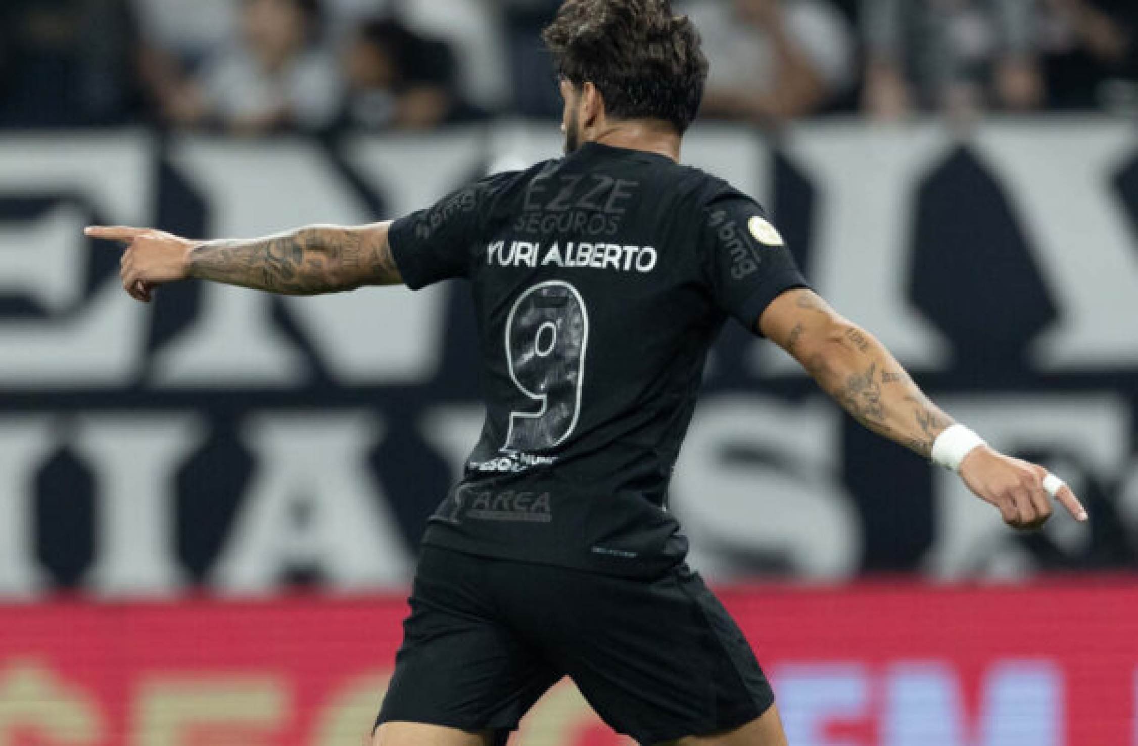 Suposta indireta de Yuri Alberto nas redes sociais divide opiniões, e zagueiro do Corinthians se manifesta