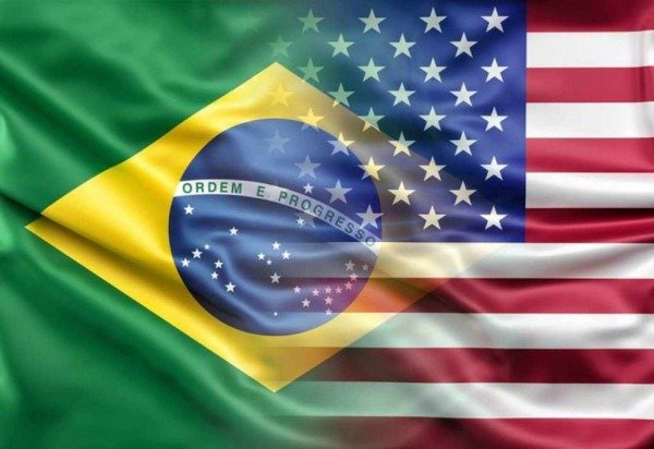 Bandeira do Brasil mesclada com bandeira americana - (crédito: Secom/PR )