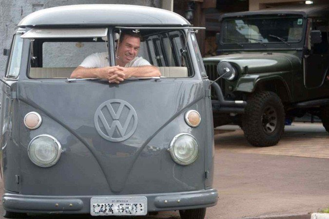 Renan Escalante começou a restaurar carros em 2014... 