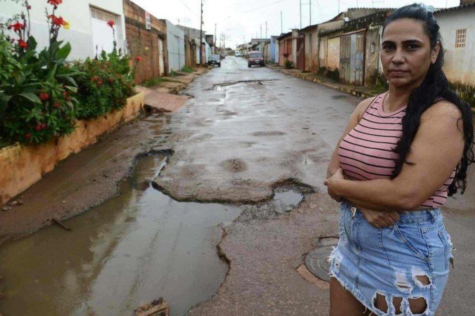 A moradora Flávia Patrícia, 44, enfrentou momentos de tensão ao dirigir em uma enxurrada