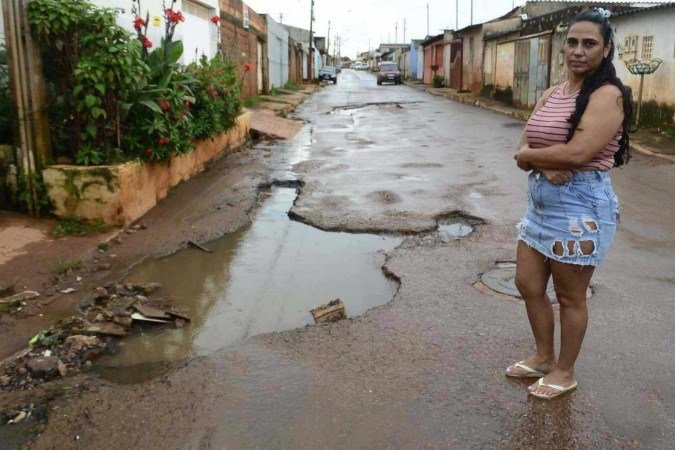 No Sol Nascente, a moradora Flávia Patrícia, de 44 anos, enfrentou momentos de tensão ao dirigir durante uma enxurrada