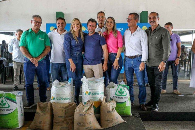  21/01/2025 - Governo distribui 480 kits de insumos agrícolas a produtores rurais do DF. Celina Leao.

      