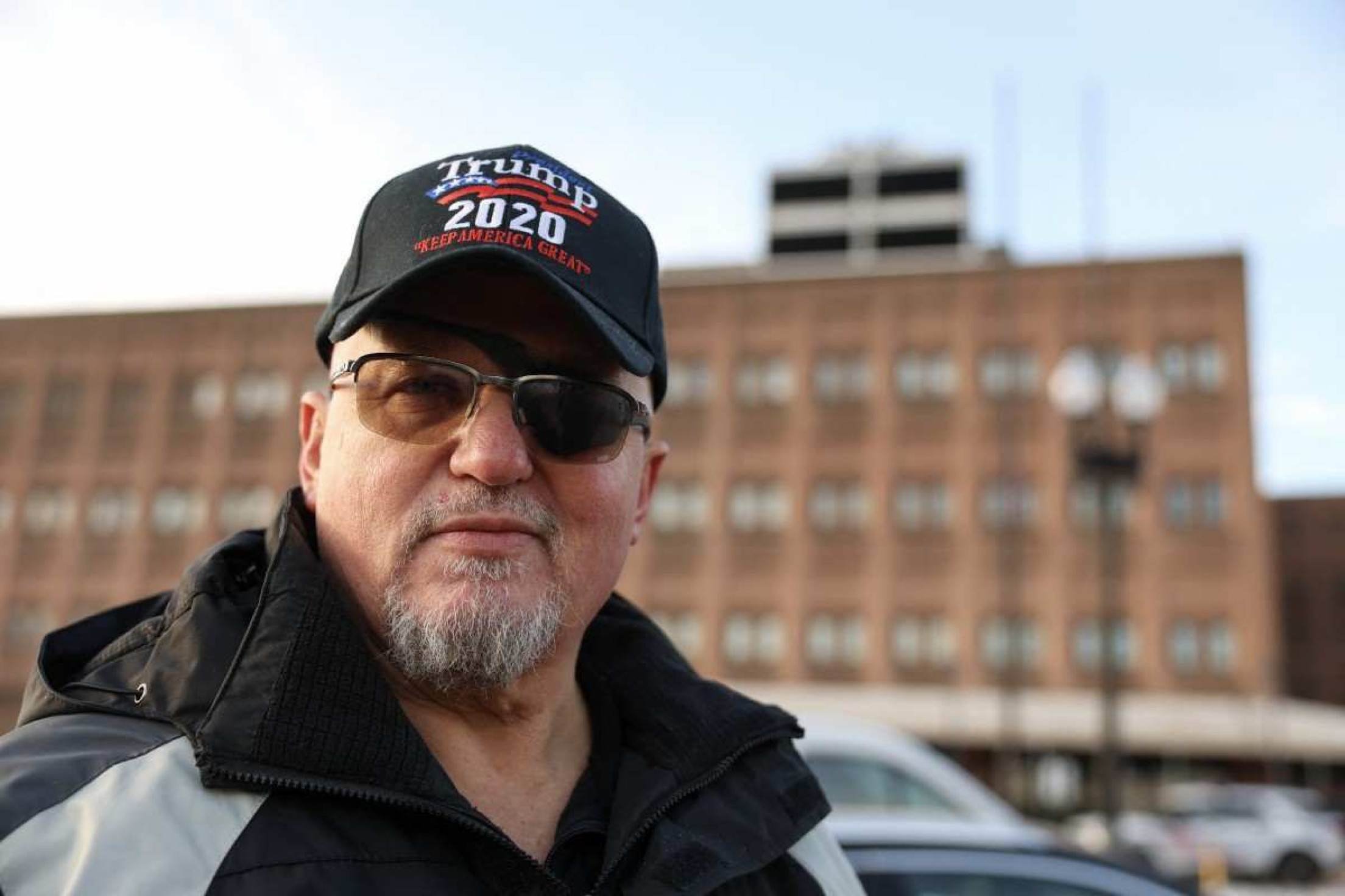 Organizador do ataque ao Capitólio deixa prisão após decreto de Trump