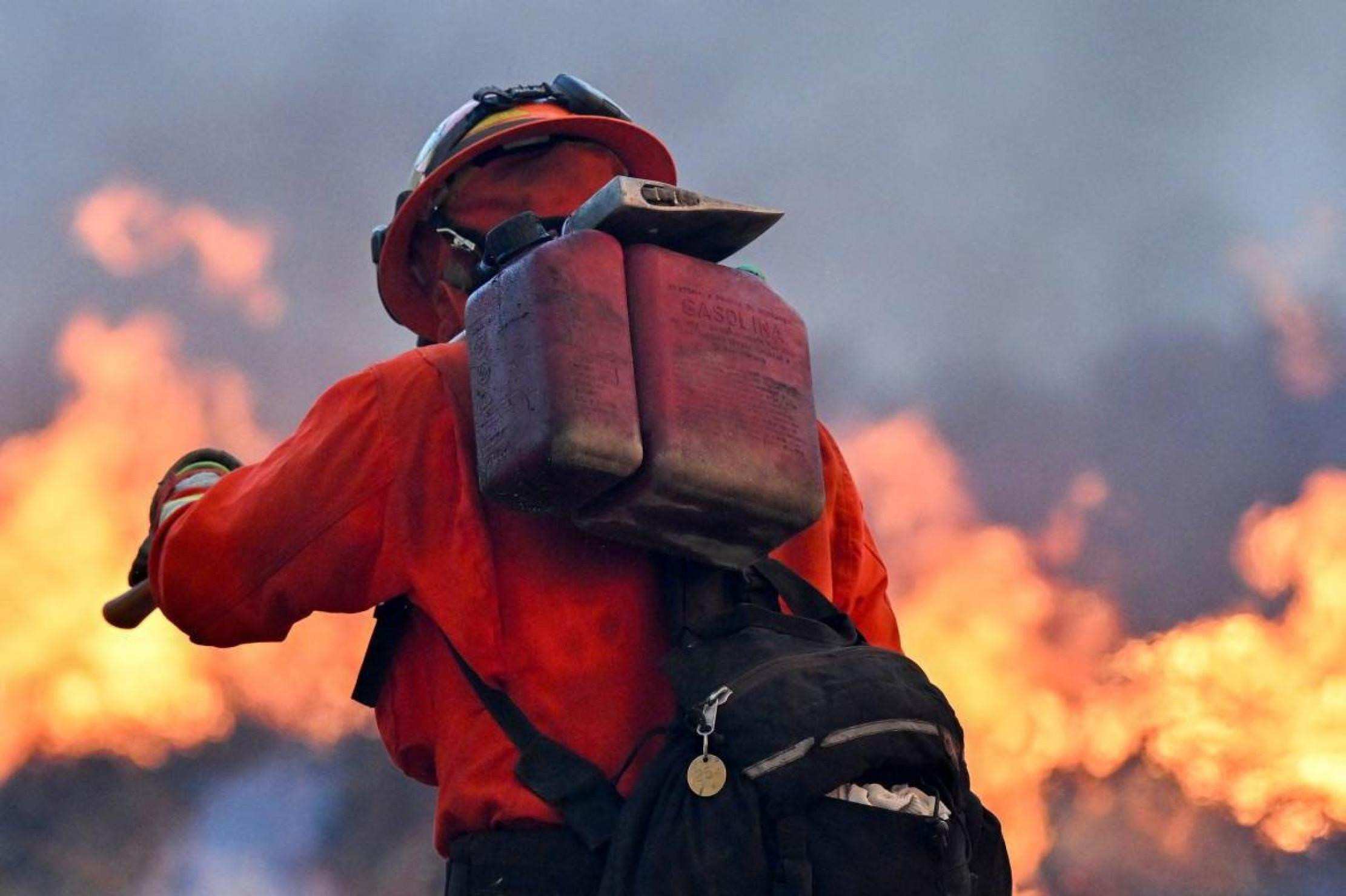 Novos incêndios registrados nesta quarta-feira (22/1) em Los Angeles, levaram autoridades a ordenar a saída de 19 mil pessoas       