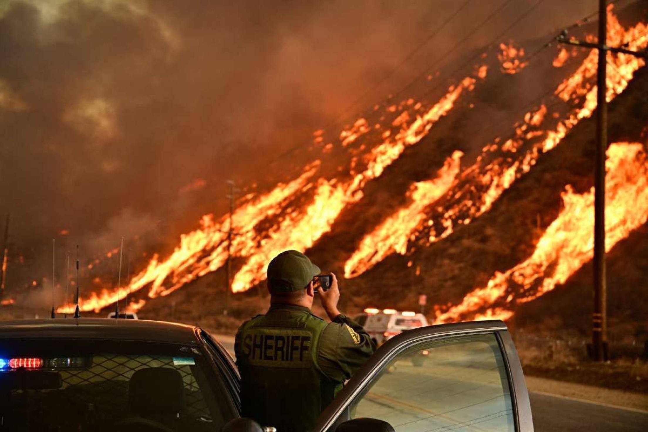 Novos incêndios registrados nesta quarta-feira (22/1) em Los Angeles, levaram as autoridades a determinar a saída de 19 mil pessoas 