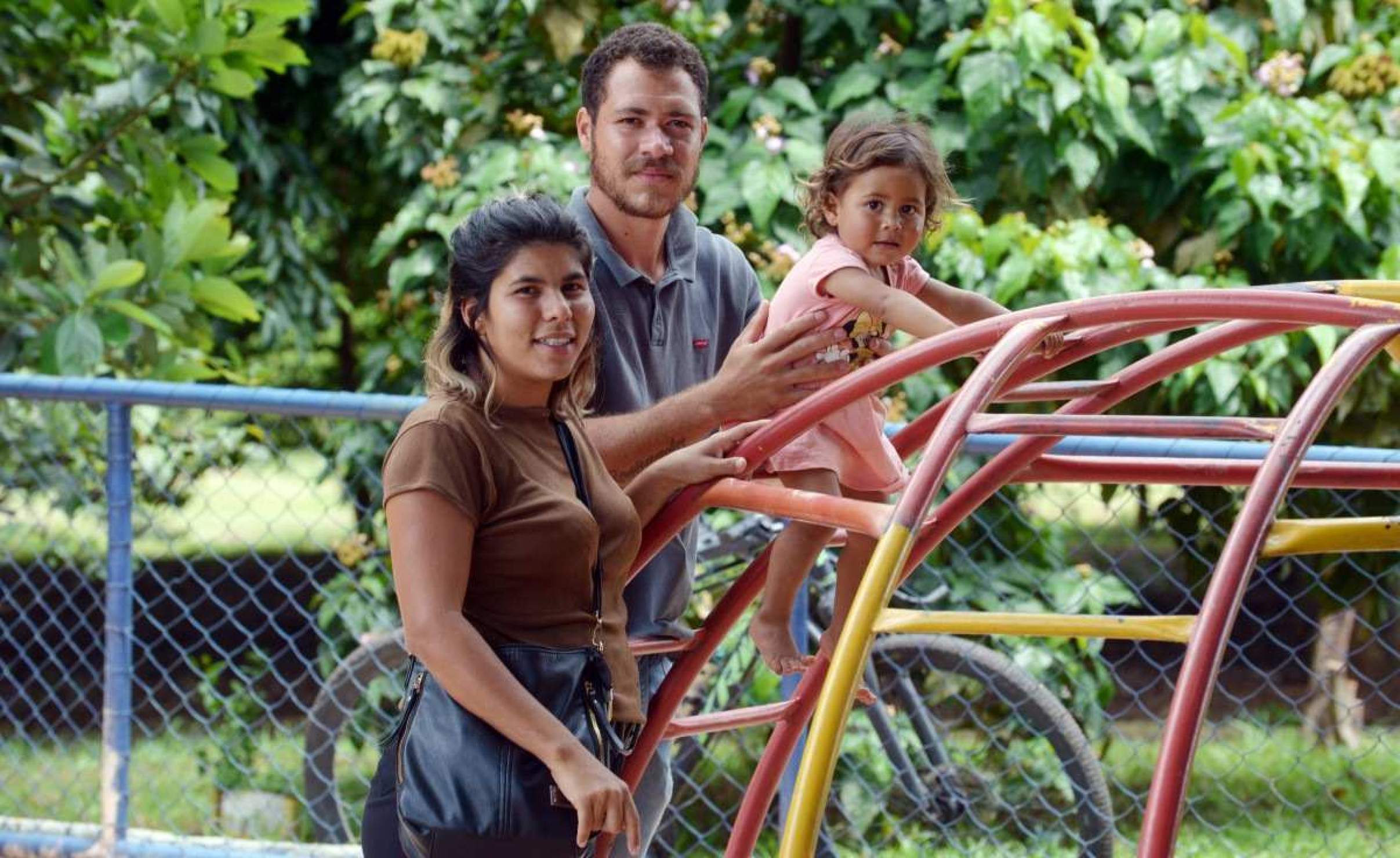  14/01/2025 Credito: Ed Alves/CB/DA.Press. Cidades.Parque Ecologico Veredinha. Na foto, Fernanda Regina, Rodrigo e seus filhos. 