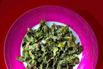 Folhas de taioba plantadas, colhidas e refogadas por Suely 