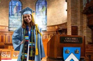 Formada em ciência política e educação