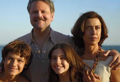 Eunice (interpretada por Fernanda Torres) e Rubens (Selton Mello) ao lado dos filhos mais novos, Marcelo e Maria Beatriz -  (crédito:  Divulgação/Sony Pictures) -Eunice (interpretada por Fernanda Torres) e Rubens (Selton Mello) ao lado dos filhos mais novos, Marcelo e Maria Beatriz -  (crédito:  Divulgação/Sony Pictures)