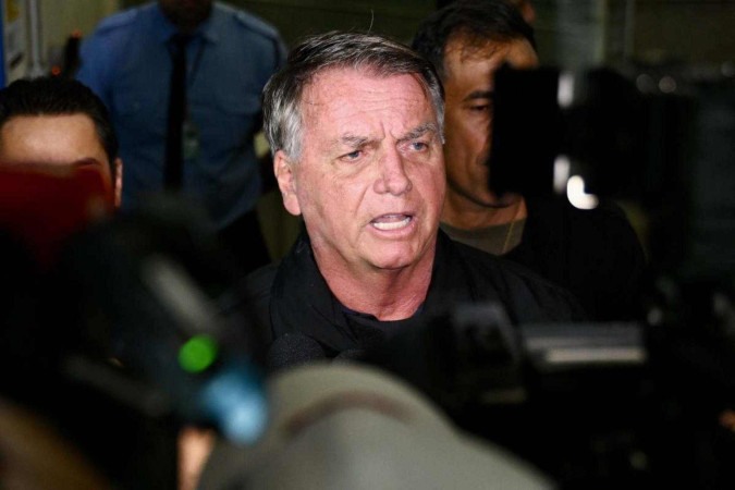 Bolsonaro se diz arrependido de ter nomeado generais no governo