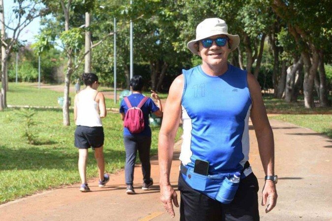 Marco observa cada detalhe no Parque Península Sul