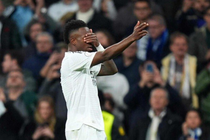 MADRID, SPAIN - JANUARY 16: Vinicius Junior of Real Madrid celebrates scoring his team's second goal during the Copa Del Rey match between Real Madrid and Celta de Vigo at Estadio Santiago Bernabeu on January 16, 2025 in Madrid, Spain. (Photo by Angel Martinez/Getty Images)
Caption - (crédito: Getty Images) MADRID, SPAIN - JANUARY 16: Vinicius Junior of Real Madrid celebrates scoring his team's second goal during the Copa Del Rey match between Real Madrid and Celta de Vigo at Estadio Santiago Bernabeu on January 16, 2025 in Madrid, Spain. (Photo by Angel Martinez/Getty Images)
Caption - (crédito: Getty Images)